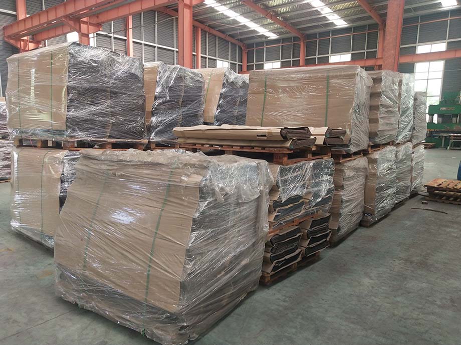 20180831227096.jpg color stone coated roof tile Packing (1).jpg